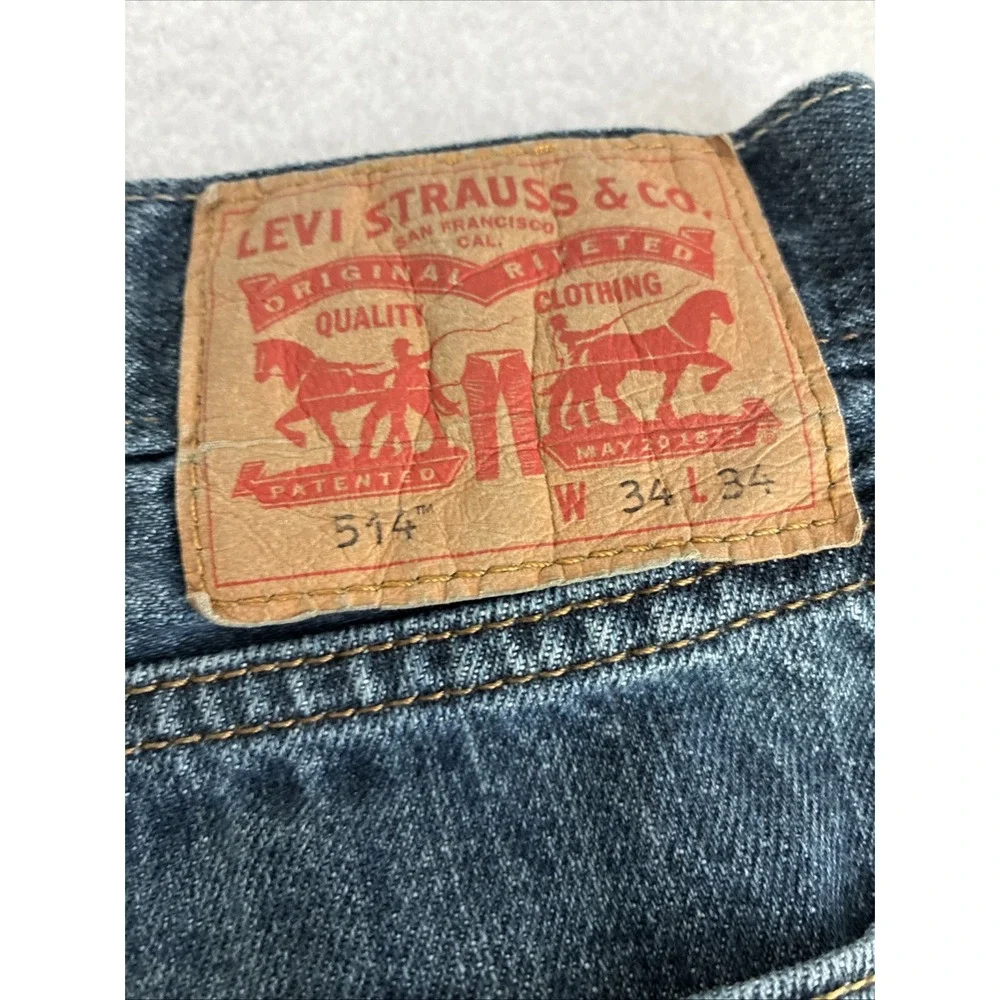 Levis features style